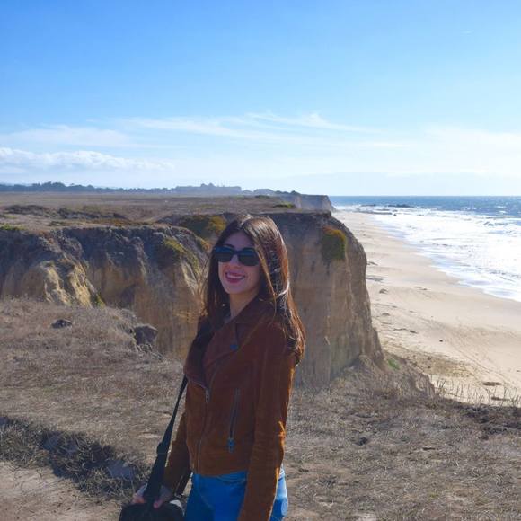 Meet your Posher, Elysse - Picture 1 of 1